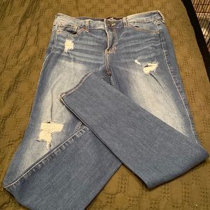 Hollis yet Slightly Ripped Skinny Jeans